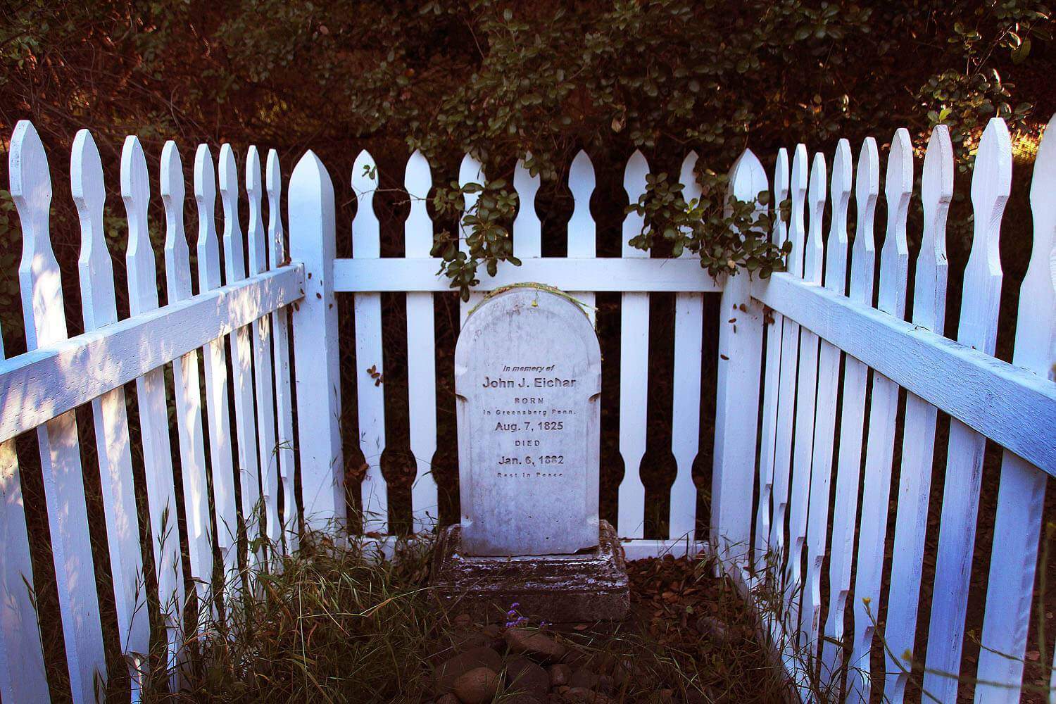 Eichar's Grave