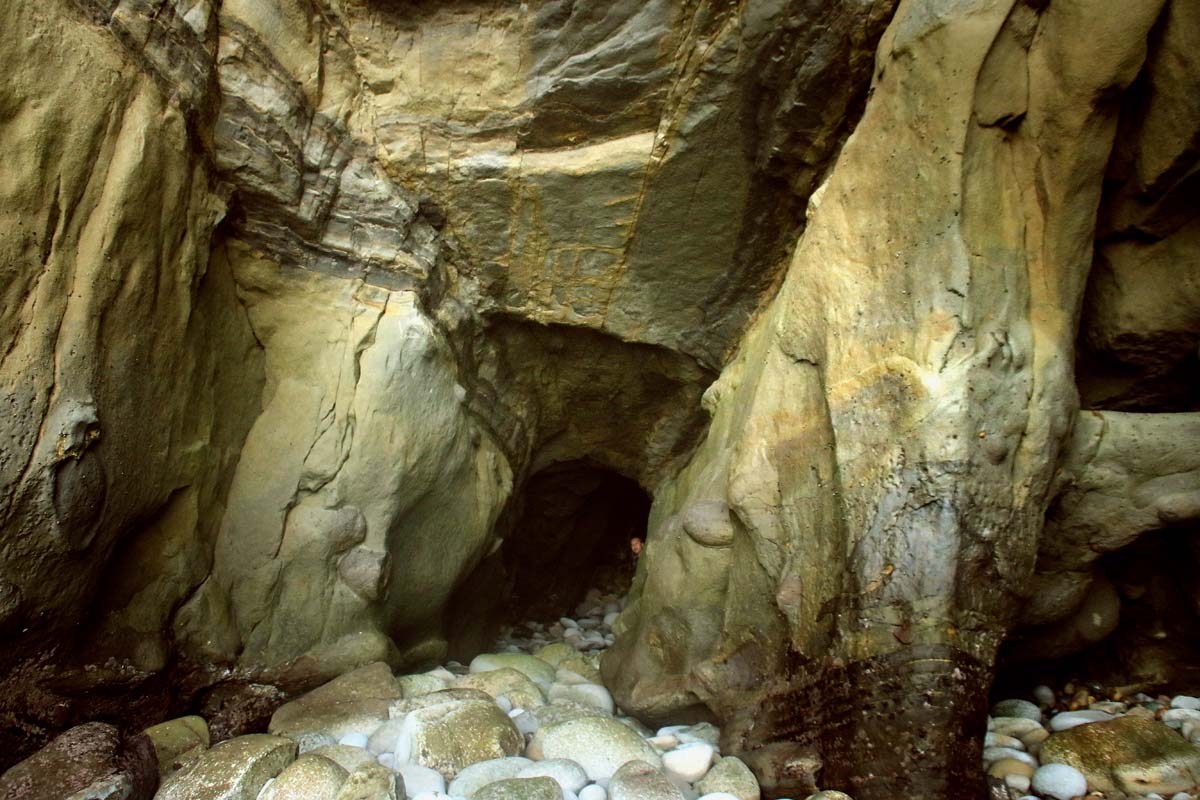 The White Lady Cave got its name after a tragic incident in the 1800’s involving a young lady who was swept out to sea.