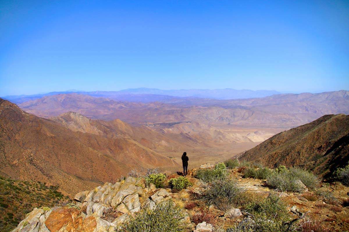 Foster Point is an easy hike in Mount Laguna which offers stunning views of the Anza Borrego Desert and neighboring peaks